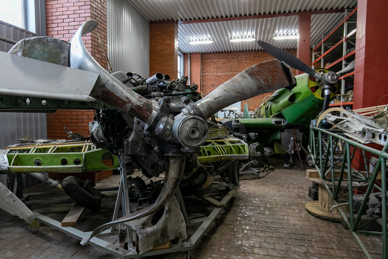 Музей «Битва за Ленинград» при поддержке холдинга «Бронка Групп» приступил к восстановлению штурмовика ИЛ-2 и истребителя МИГ-3 